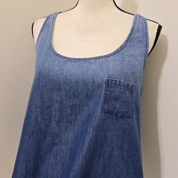 JESSICA SIMPSON Medium Sleeveless Denim Split Back Scoop Neck Pocket Tank - Picture 2 of 11